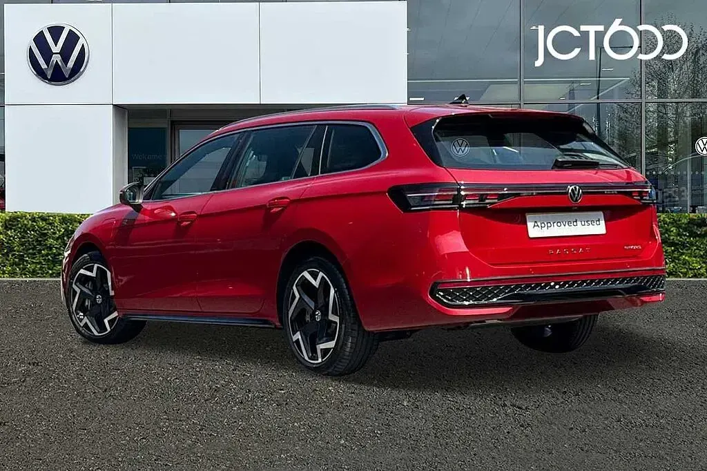 New VW Passat R-line 272 HP (200 kW) 2025 Red Estate