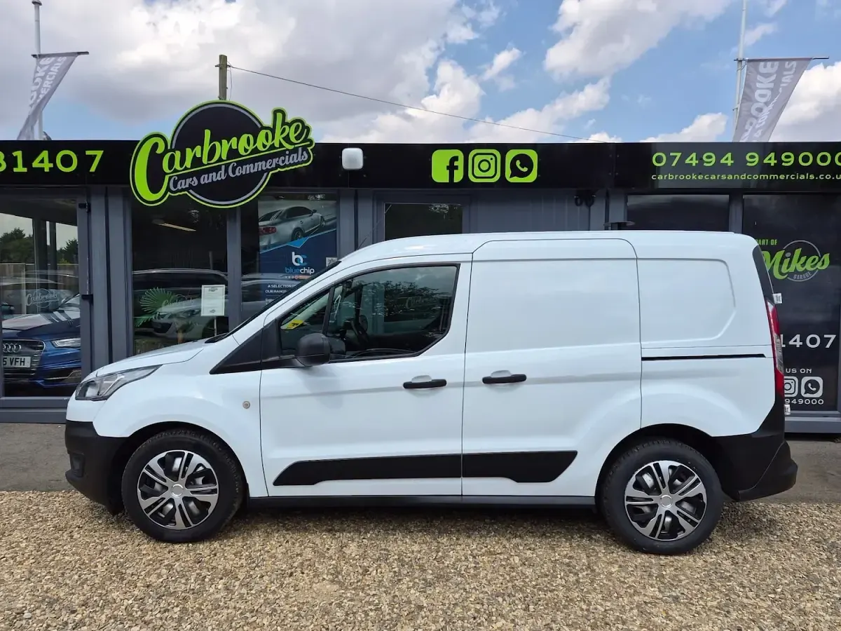 Used Ford Transit 100 HP (73 kW) 2019 White Van