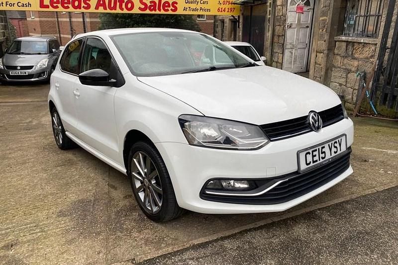 Used VW Polo Design 60 HP (44 kW) 2015 White Hatchback