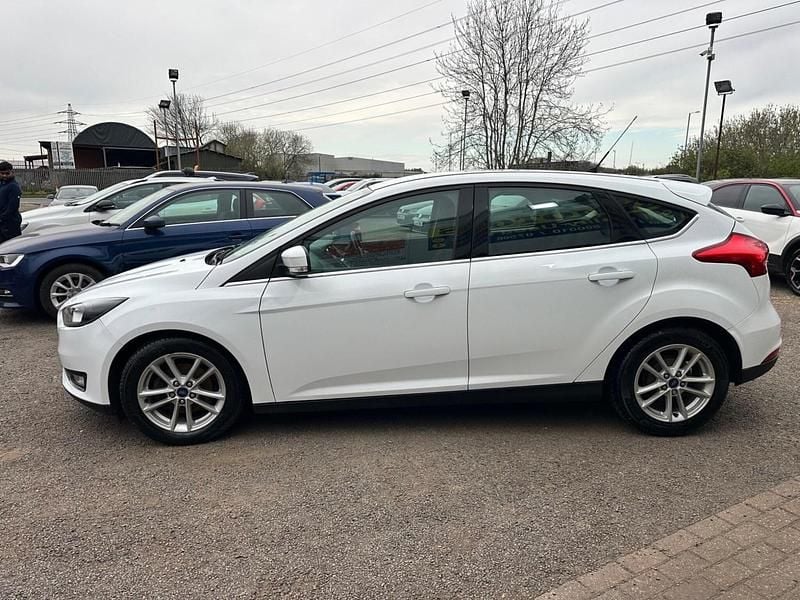 Usado Ford Focus Zetec 125 HP (91 kW) 2016 Branco Citadino