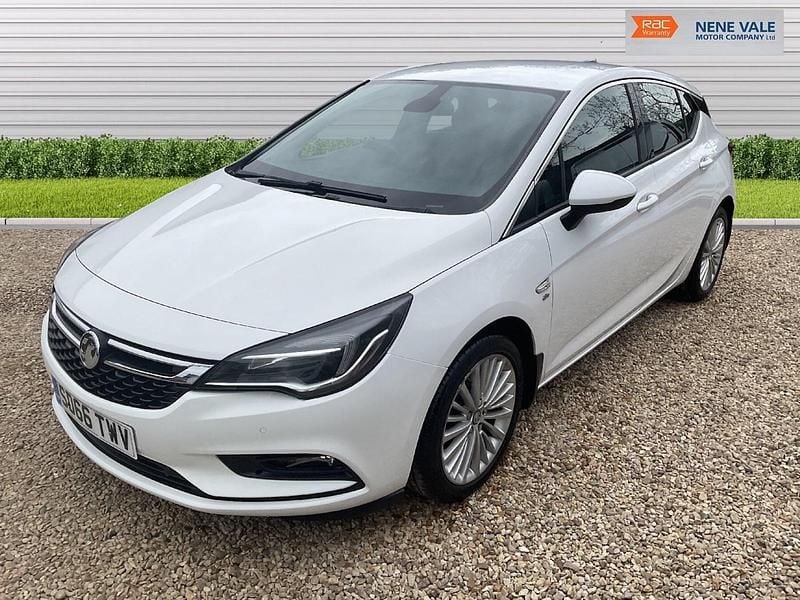 Second-hand Vauxhall Astra Elite 200 CP (147 kW) 2016 Alb Hatchback
