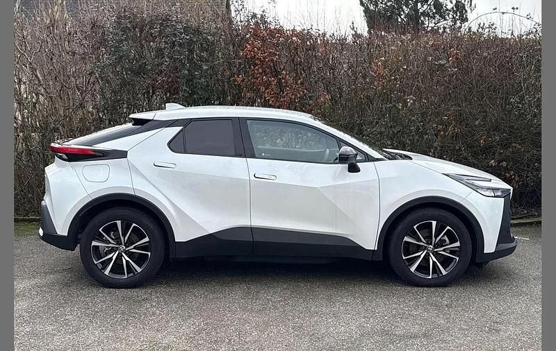 Used Toyota C-HR Design 220 HP (161 kW) 2024 White SUV