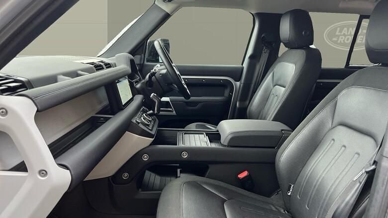 Used Land Rover Defender First Edition 240 HP (176 kW) 2020 Estate