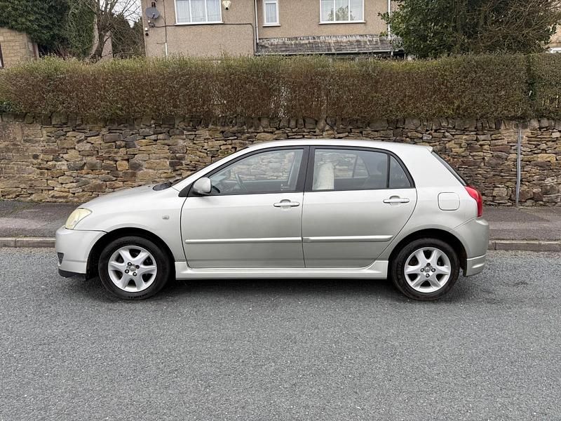 Used Toyota Corolla 110 HP (80 kW) 2005 Silver Hatchback