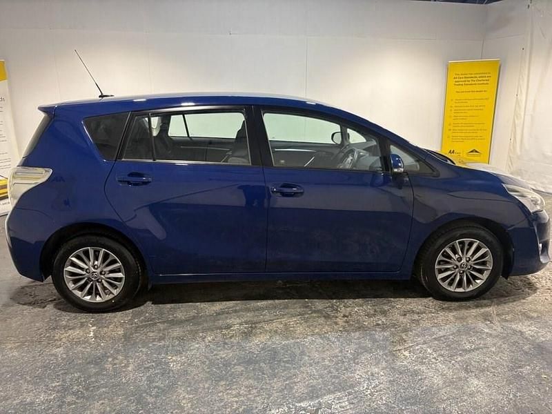 Used Toyota Verso 132 HP (97 kW) 2016 Blue MPV