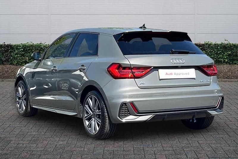 Usado Audi A1 S-Line 150 HP (110 kW) 2024 Cinzento SUV