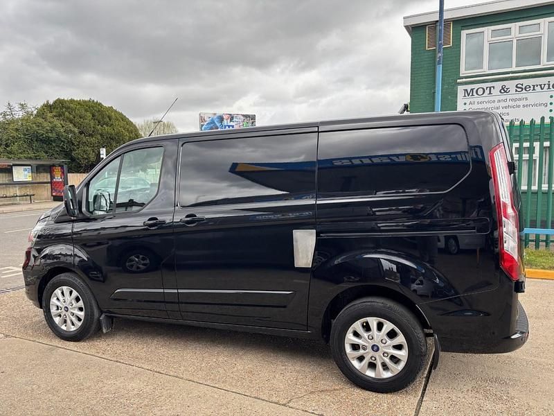 Used Ford Transit Custom Limited 130 HP (95 kW) 2019 Black Van