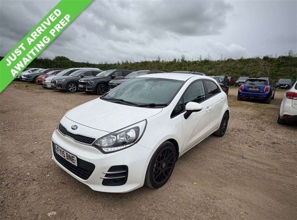 White Used 2015 Kia Rio Hatchback | £5,490 (A bit pricey) - Image 1/1