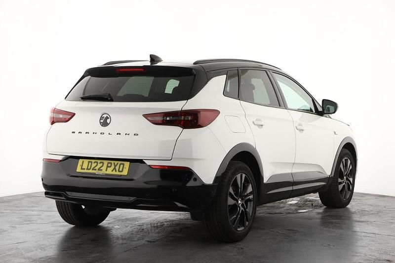Used Vauxhall Grandland X SRi 128 HP (94 kW) 2022 SUV