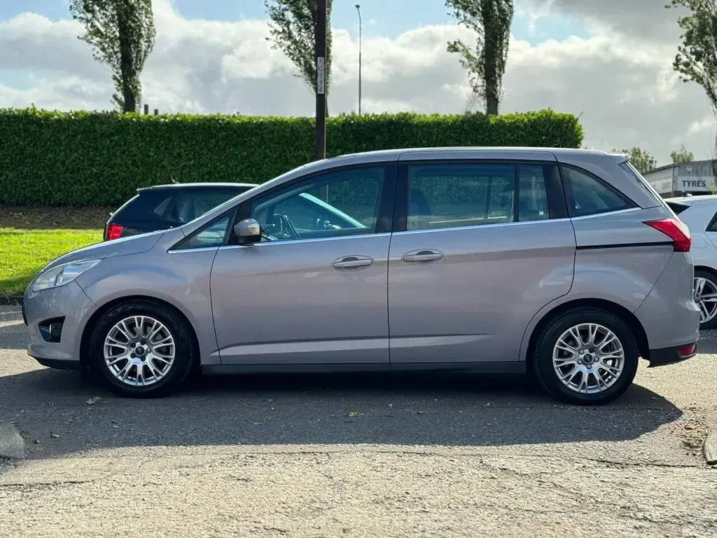 Begagnad Ford Grand C-Max Titanium 138 HK (101 kW) 2011 Silver Minibuss
