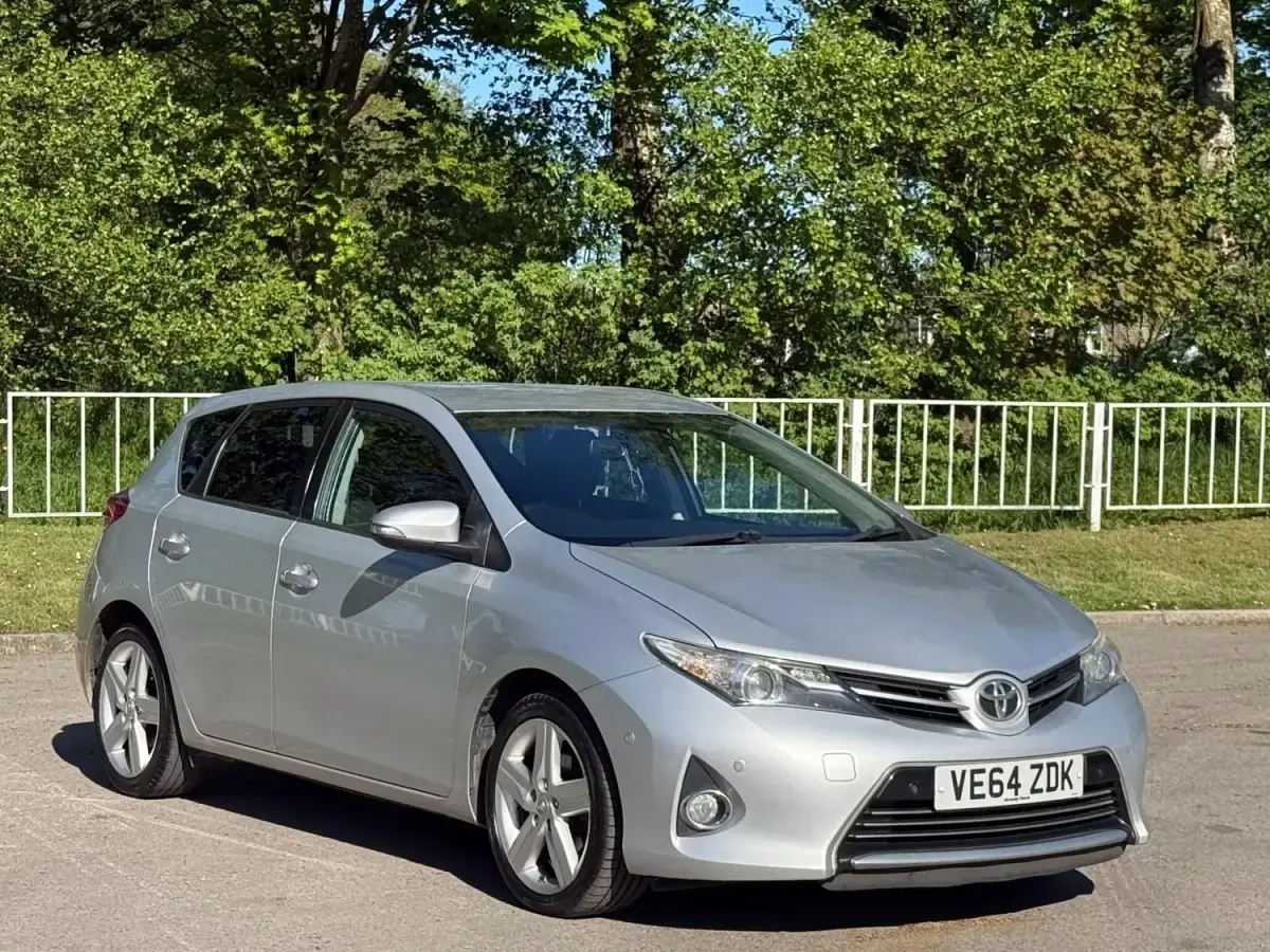 Usado Toyota Auris 2014 Prateado Citadino