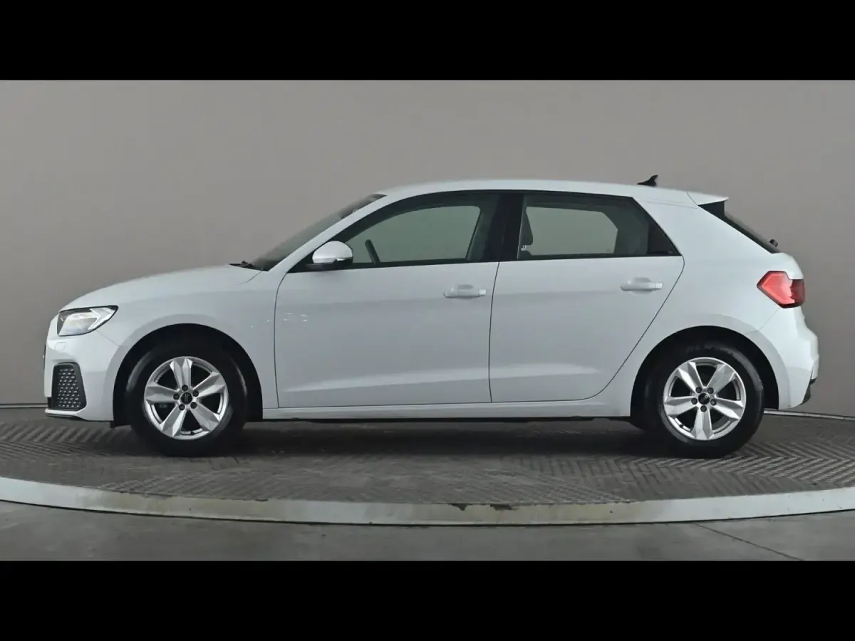 Käytetty Audi A1 Premium 2023 Valkoinen Katumaasturi