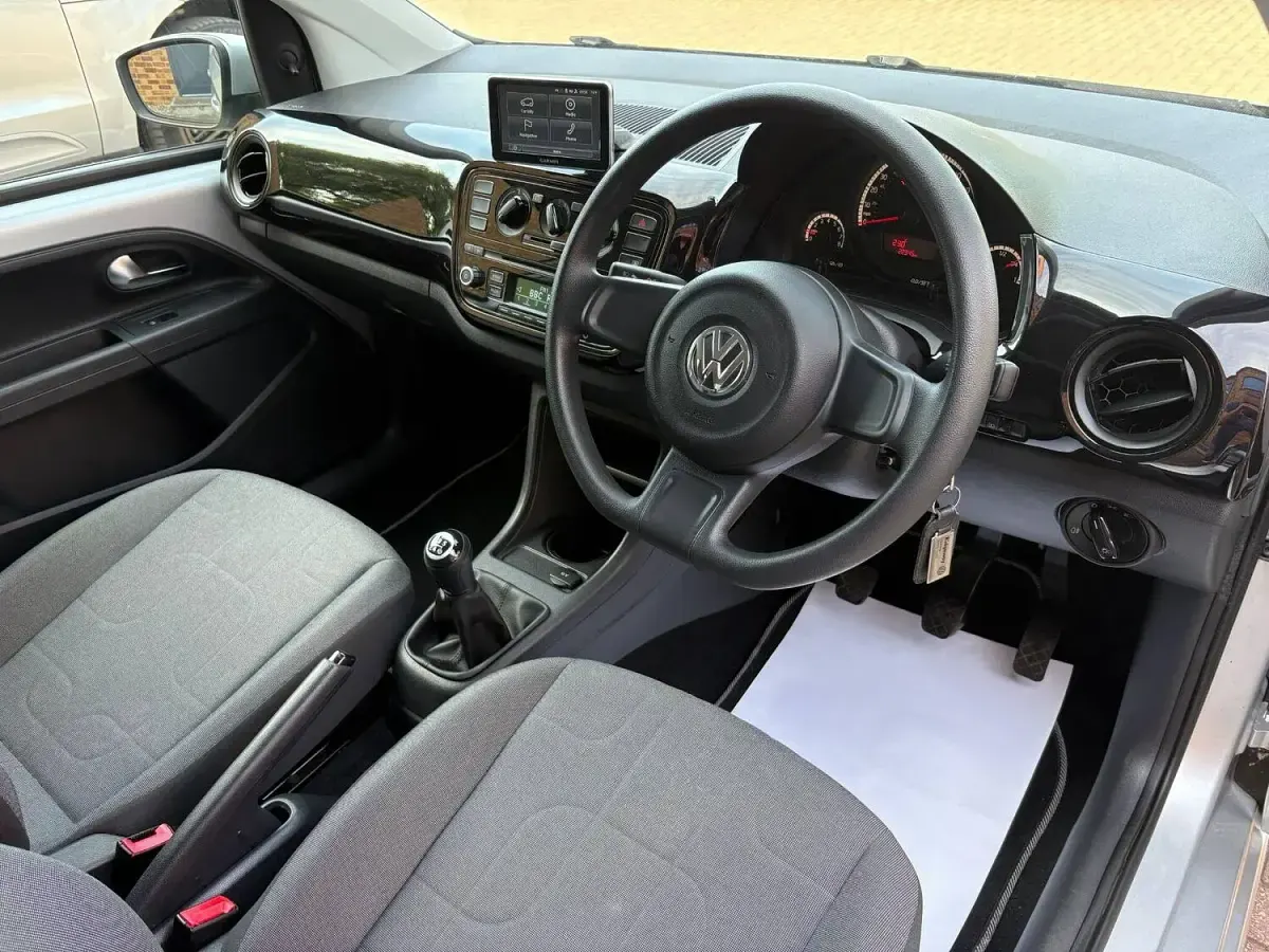 Used VW up! move up! 60 HP (44 kW) 2014 Silver Hatchback