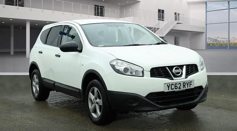 White Used 2012 Nissan Qashqai +2 Visia SUV | £1,195 (Super price) - Image 1/4