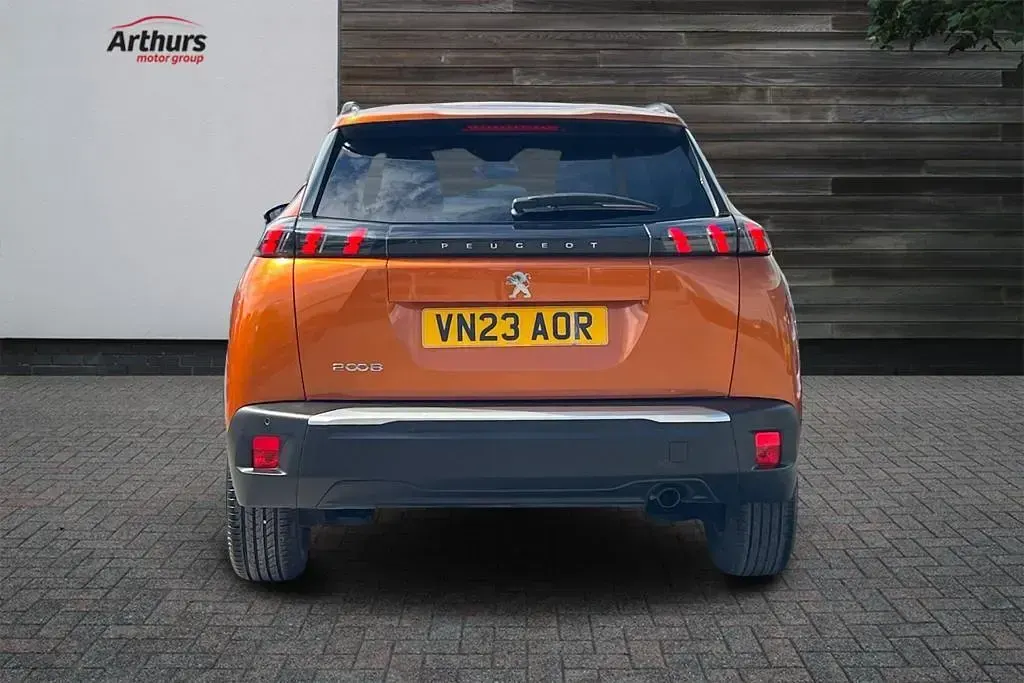 Used Peugeot 2008 Active+ 100 HP (73 kW) 2023 Orange SUV