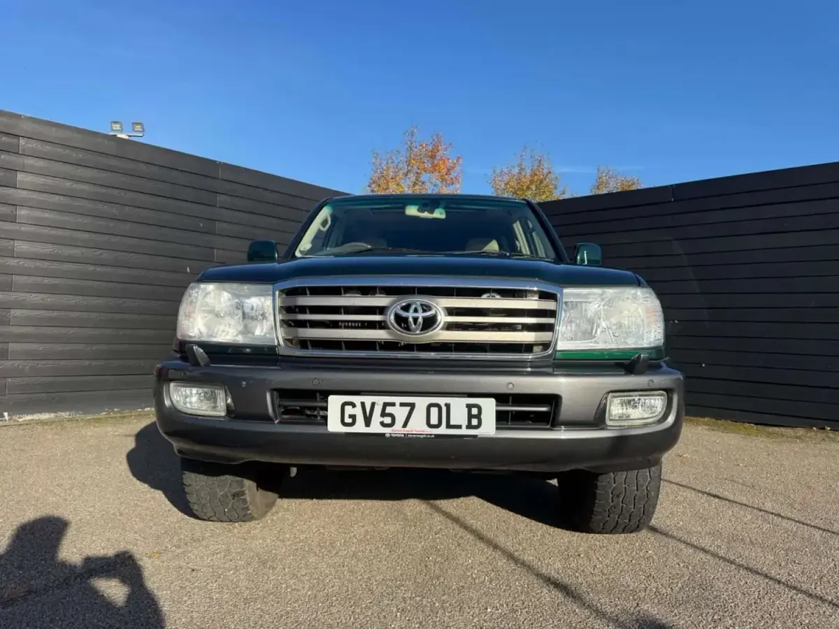 Usado Toyota Land Cruiser 201 HP (147 kW) 2007 Verde Carrinha