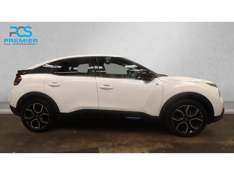 Used Citroën e-C4 Shine 100 kW (136 HP) 2022 White Hatchback