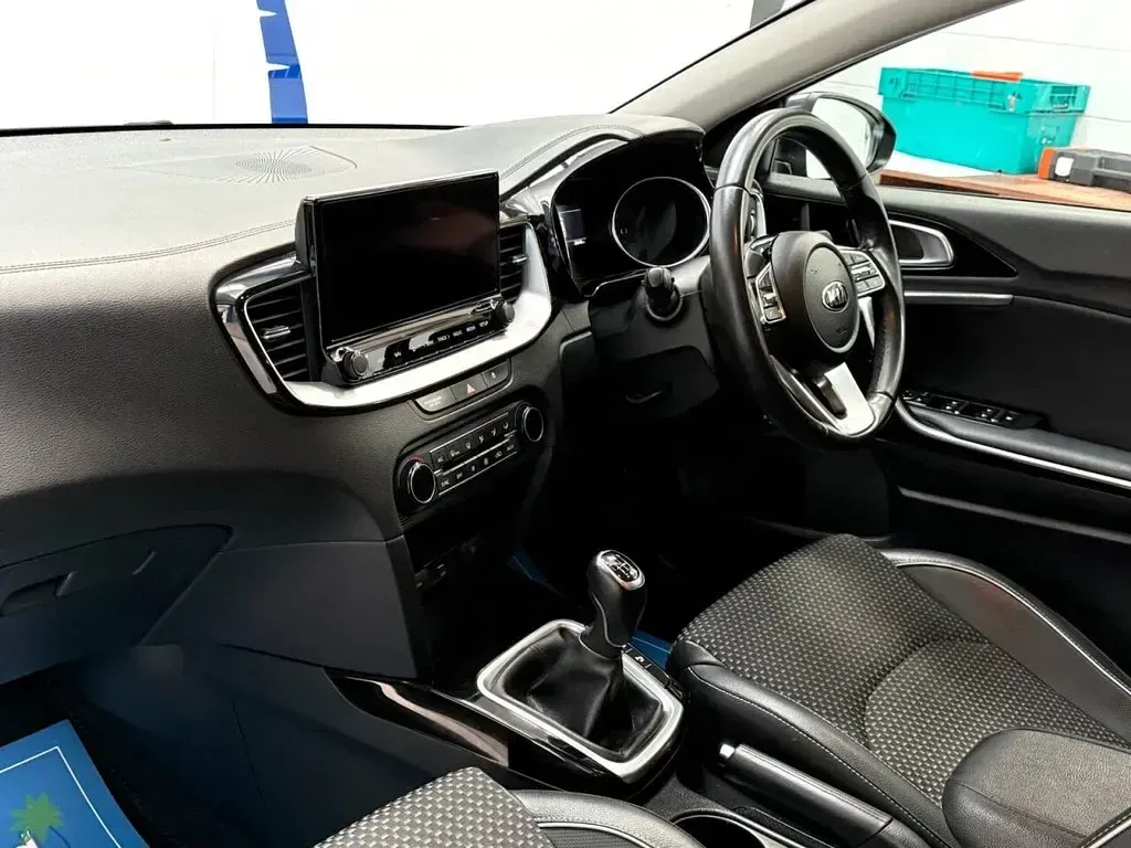 Used Kia Ceed 158 HP (116 kW) 2021 Grey Hatchback