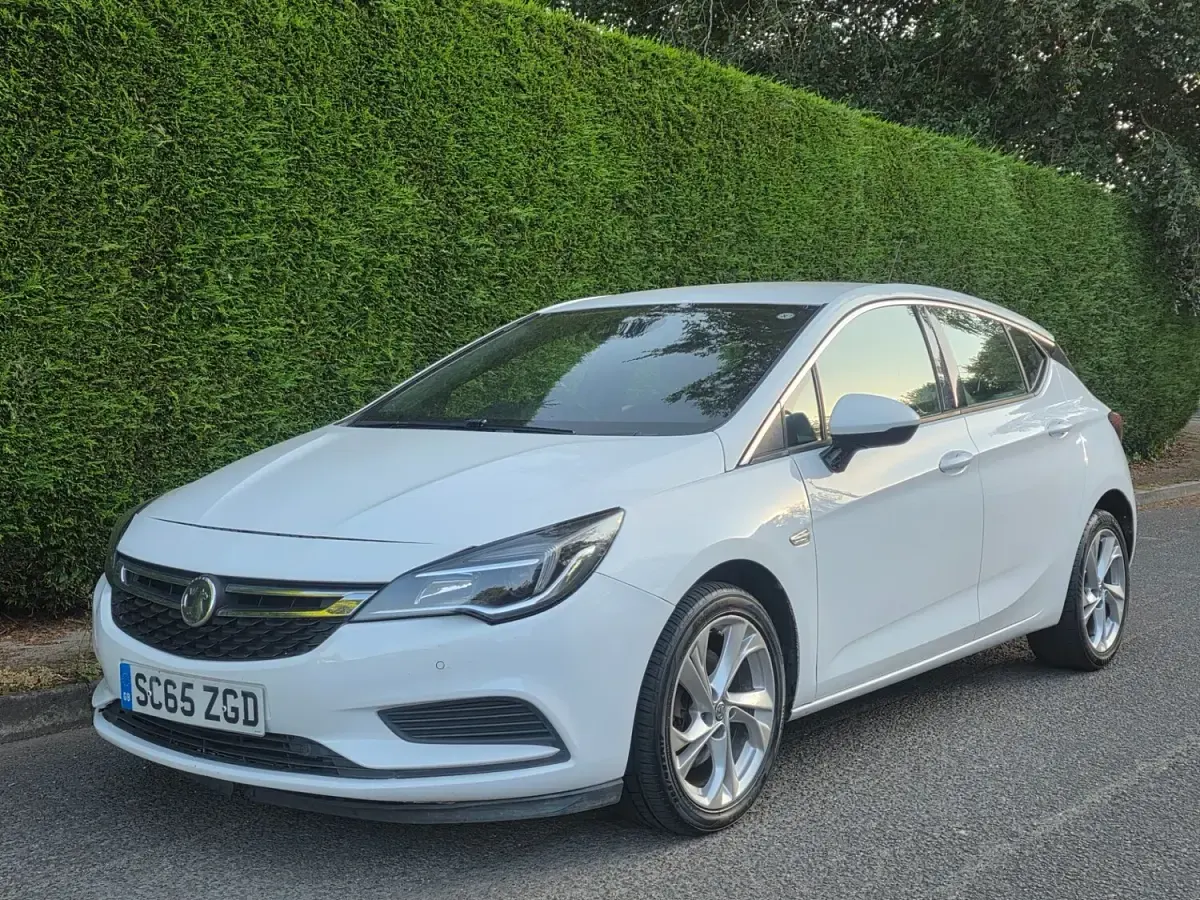 Used Vauxhall Astra SRi 2015 White Hatchback