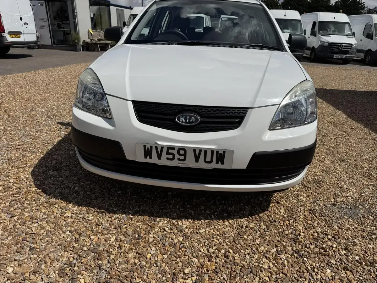 Used Kia Rio 2009 White Hatchback