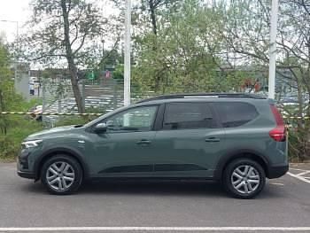 Usado Dacia Jogger Expression 109 CV (80 kW) 2023 Verde Monovolumen