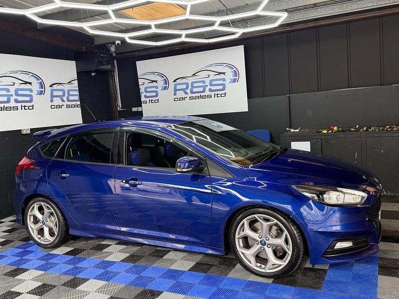Used Ford Focus ST 185 HP (136 kW) 2016 Blue Hatchback