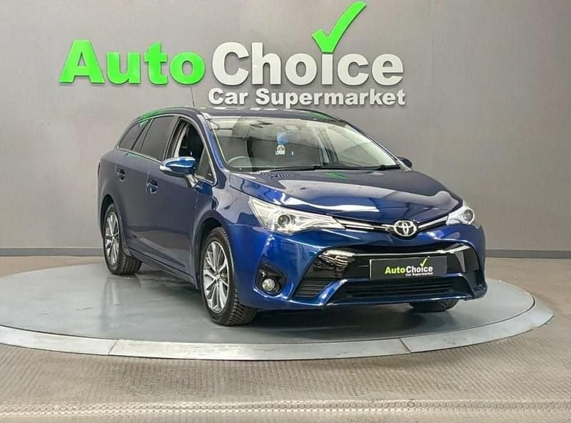 Used Toyota Avensis Business Edition 147 HP (108 kW) 2016 Blue Estate