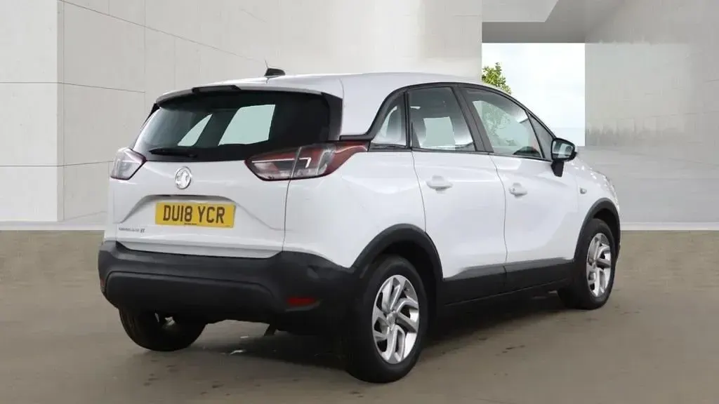 Used Vauxhall Crossland X 81 HP (59 kW) 2018 White SUV