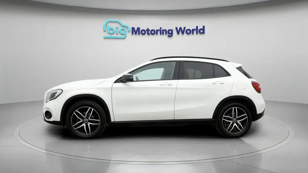 Used Mercedes GLA180 Urban 122 HP (89 kW) 2019 White SUV