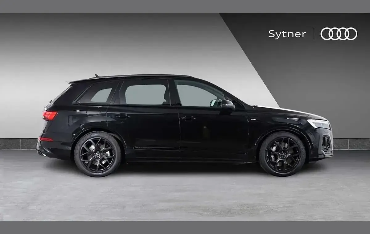 New Audi Q7 Black Edition 389 HP (286 kW) 2026 Black SUV