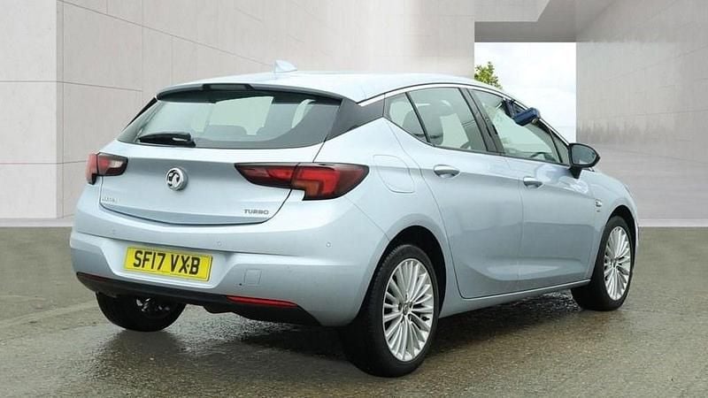 Used Vauxhall Astra Elite 150 HP (110 kW) 2017 Silver Hatchback