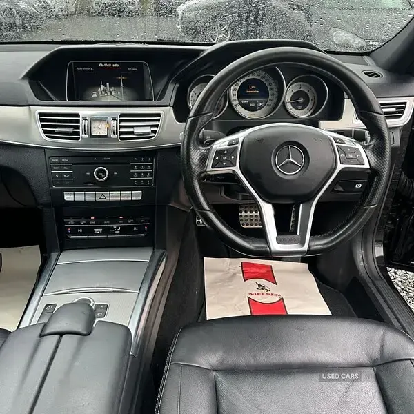 Käytetty Mercedes E220 AMG 175 HP (128 kW) 2015 Musta Sedan