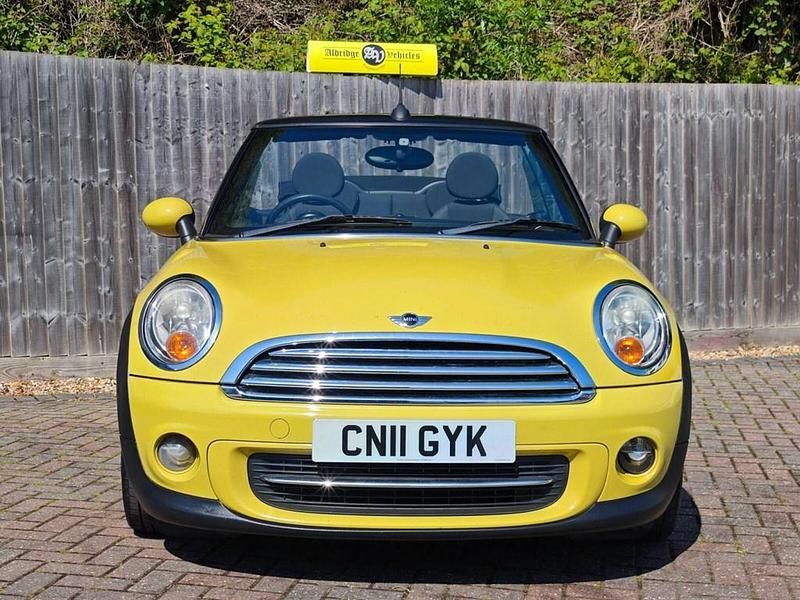 Begagnad Mini Cooper Cabriolet 2011 Gul Cab