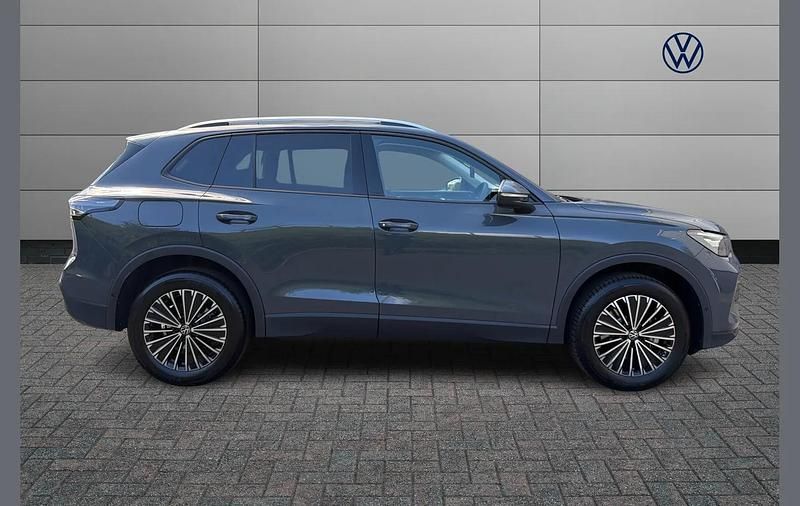 Używany VW Tiguan Match 204 KM (150 kW) 2025 Szary SUV