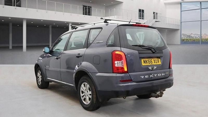 Used Ssangyong (KGM) Rexton 178 HP (130 kW) 2016 Grey SUV