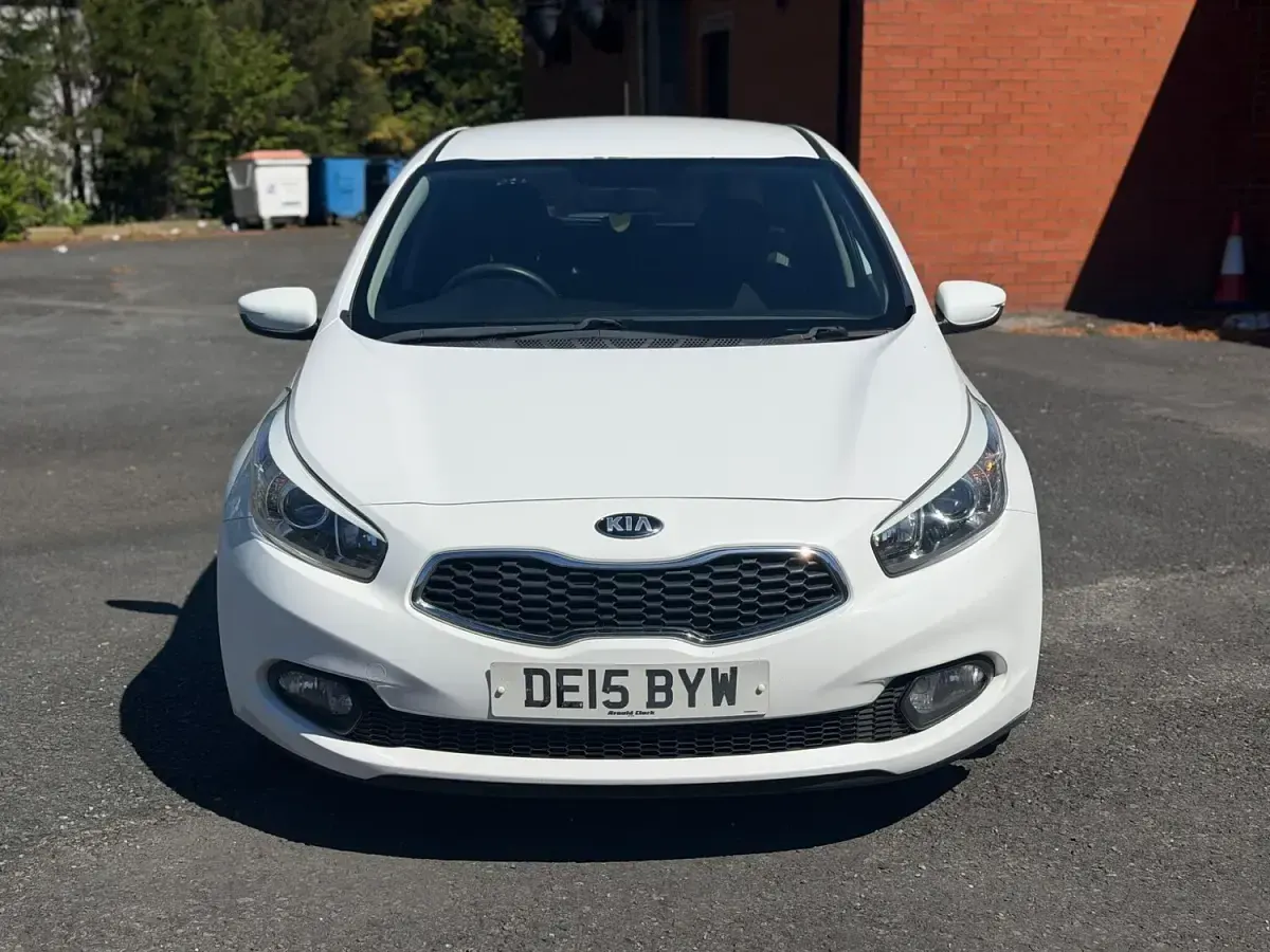Used Kia Ceed 2015 White Hatchback