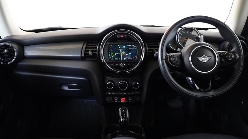 Used Mini Cooper Classic 134 HP (98 kW) 2019 Black Hatchback