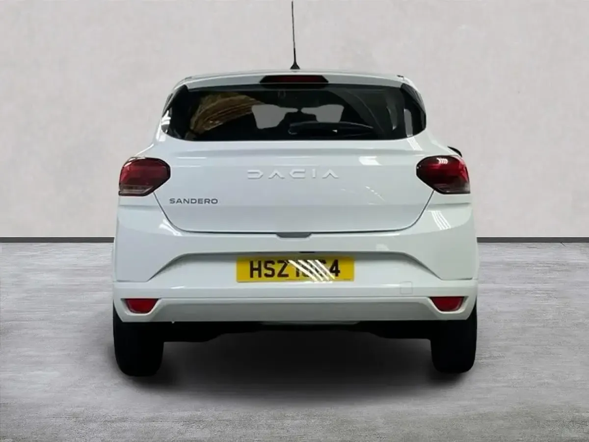 Used Dacia Sandero Essentiel 90 HP (66 kW) 2023 White Hatchback