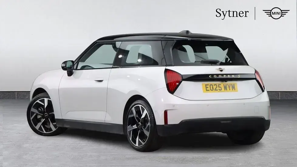 Used Mini Cooper SE Hatch 158 kW (215 HP) 2025 White Hatchback