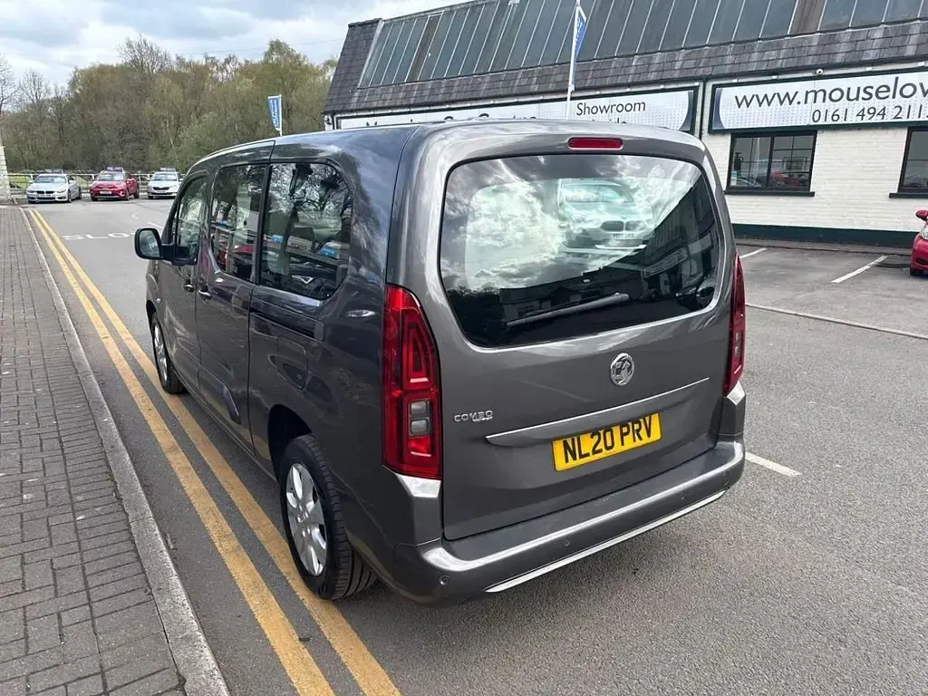 Second-hand Vauxhall Combo S 110 CP (80 kW) 2020 Gri Monovolum