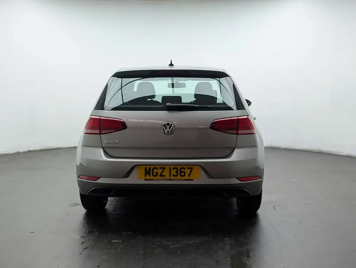 Usado VW Golf VII S 115 HP (84 kW) 2019 Prateado Citadino