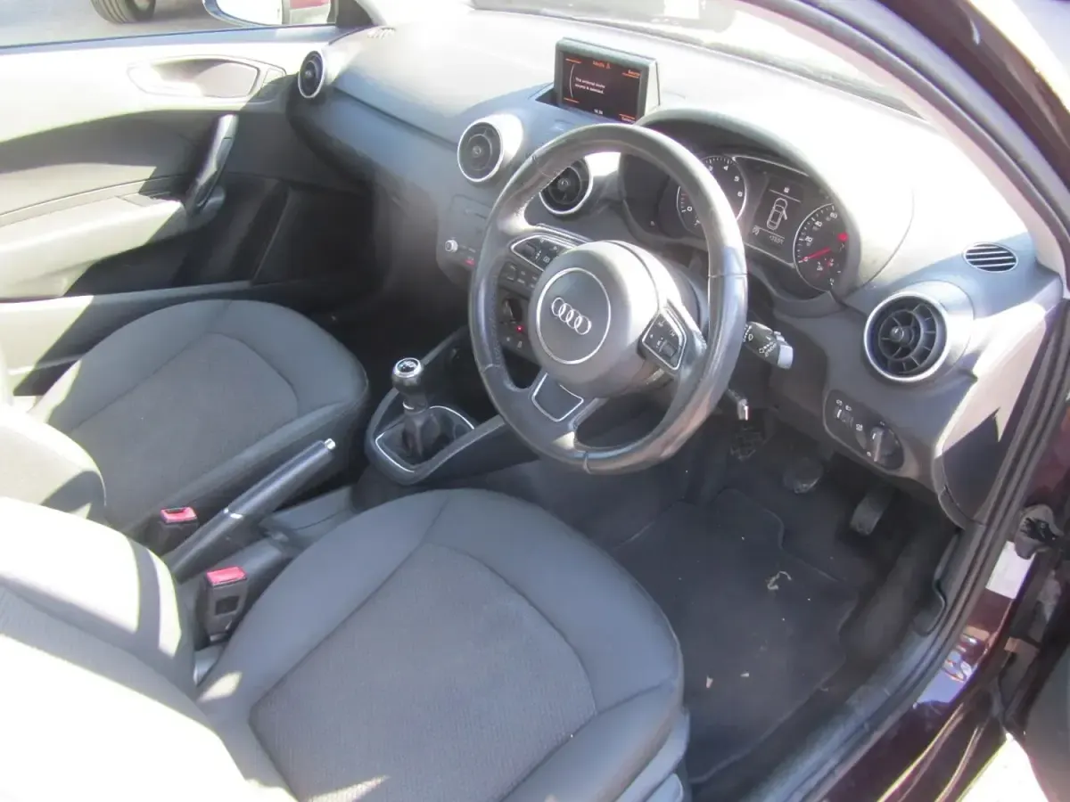Used Audi A1 86 HP (63 kW) 2013 Red Hatchback