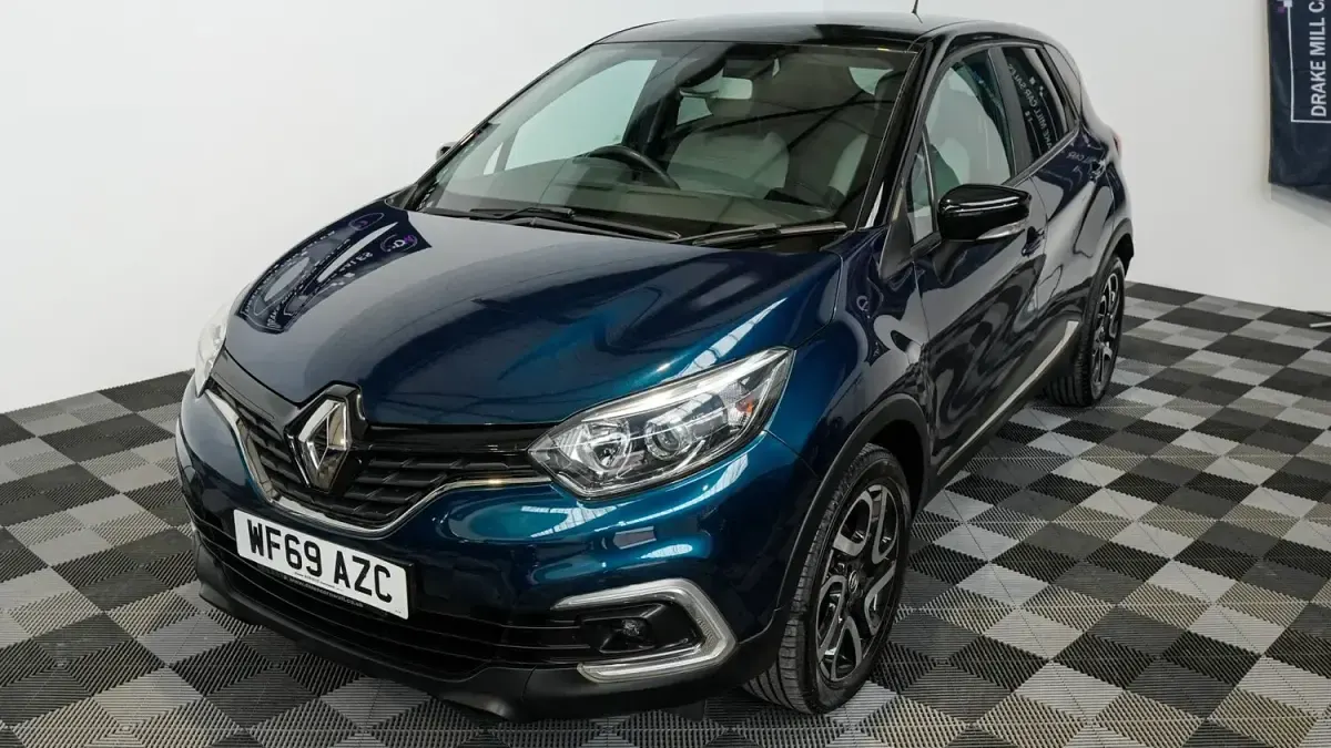 Used Renault Captur Iconic 90 HP (66 kW) 2019 Blue SUV