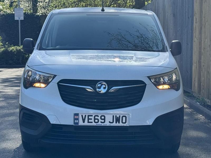 Used Vauxhall Combo Edition 100 HP (73 kW) 2019 White MPV
