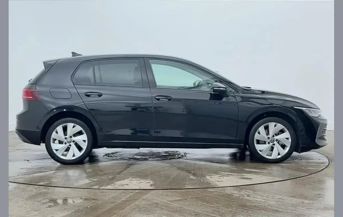 Usado VW Golf VIII Match 204 HP (150 kW) 2025 Preto Citadino
