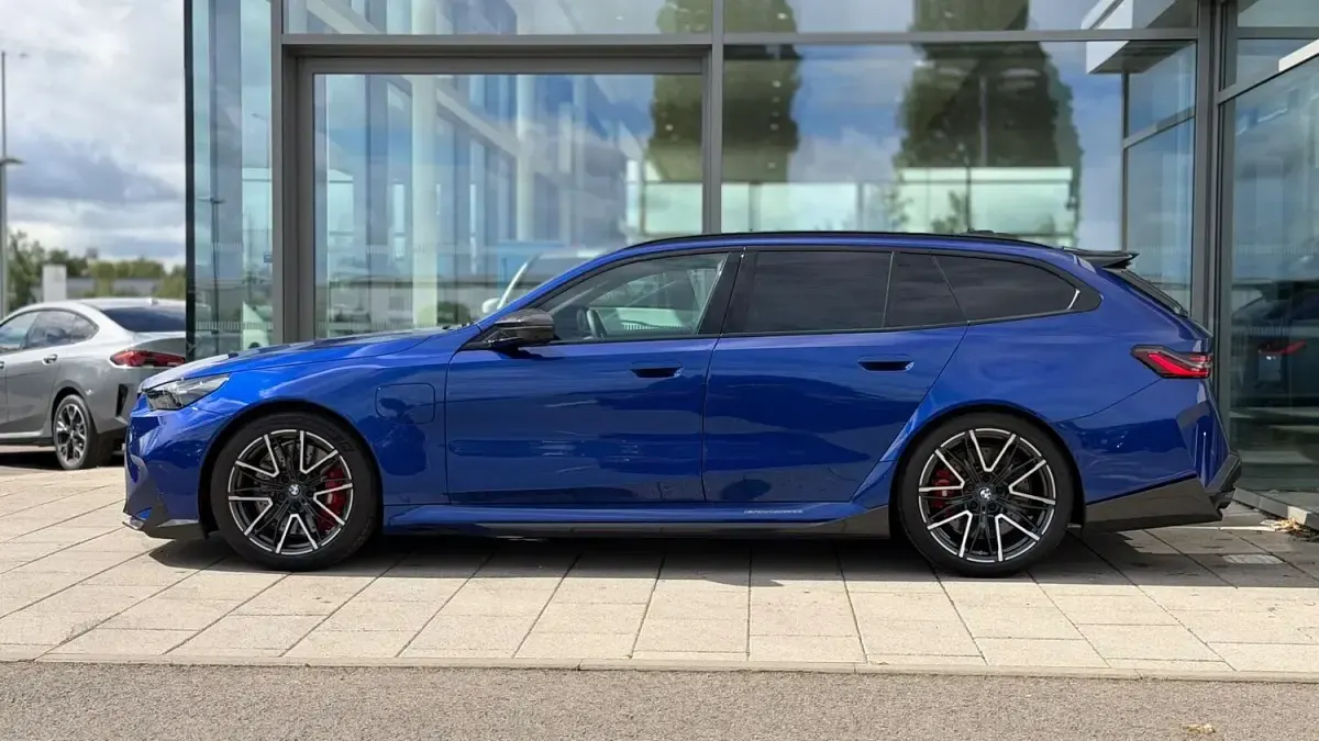 New BMW M5 2026 Blue Estate