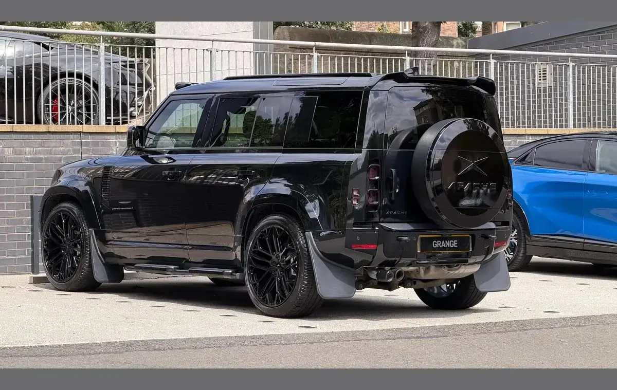Used Land Rover Defender SE Dynamic 350 HP (257 kW) 2025 Black SUV