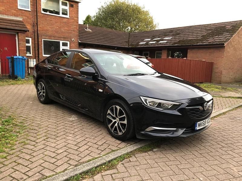 Blue Used 2018 Vauxhall Insignia Design Edition Hatchback | £5,994 (Fair price) - Image 1/3