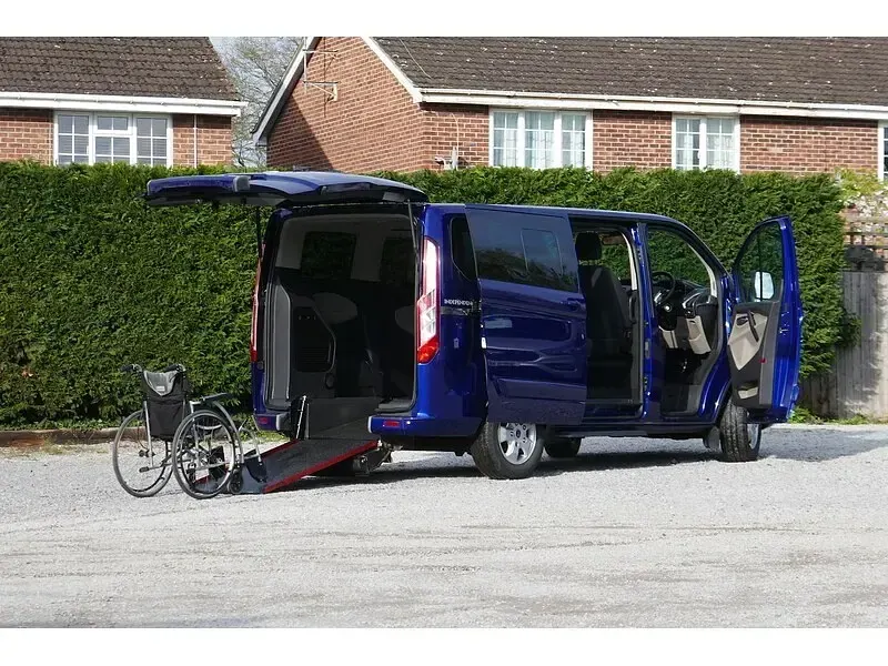 Used Ford Tourneo Titanium 130 HP (95 kW) 2018 Blue MPV