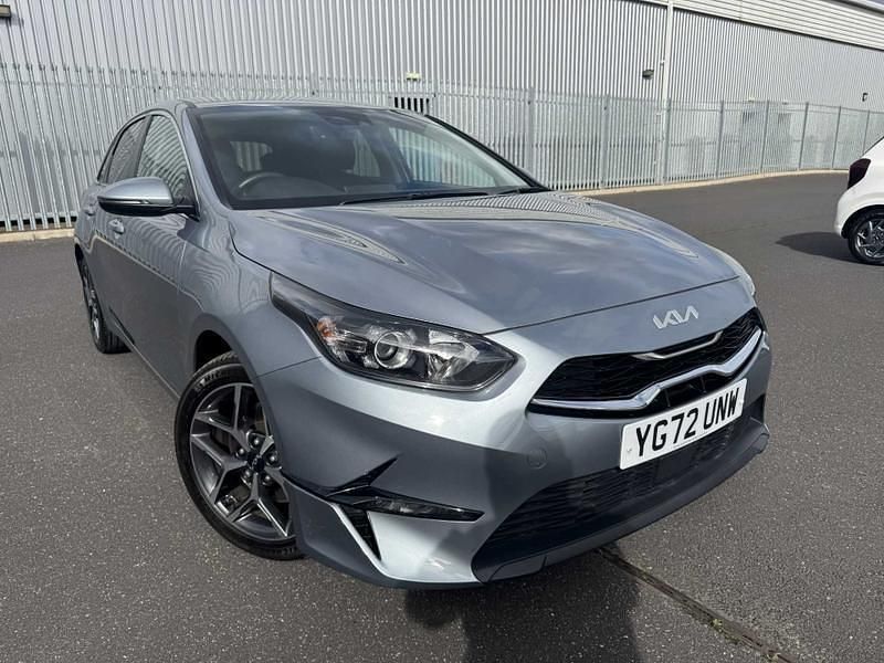 Lunar silver Used 2022 Kia Ceed 3 Hatchback | £15,495 (Fair price) - Image 1/4